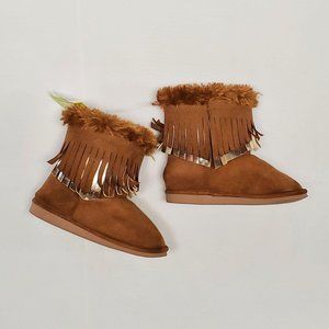 Crazy 8 Moccasin Boots Size 5 Brown